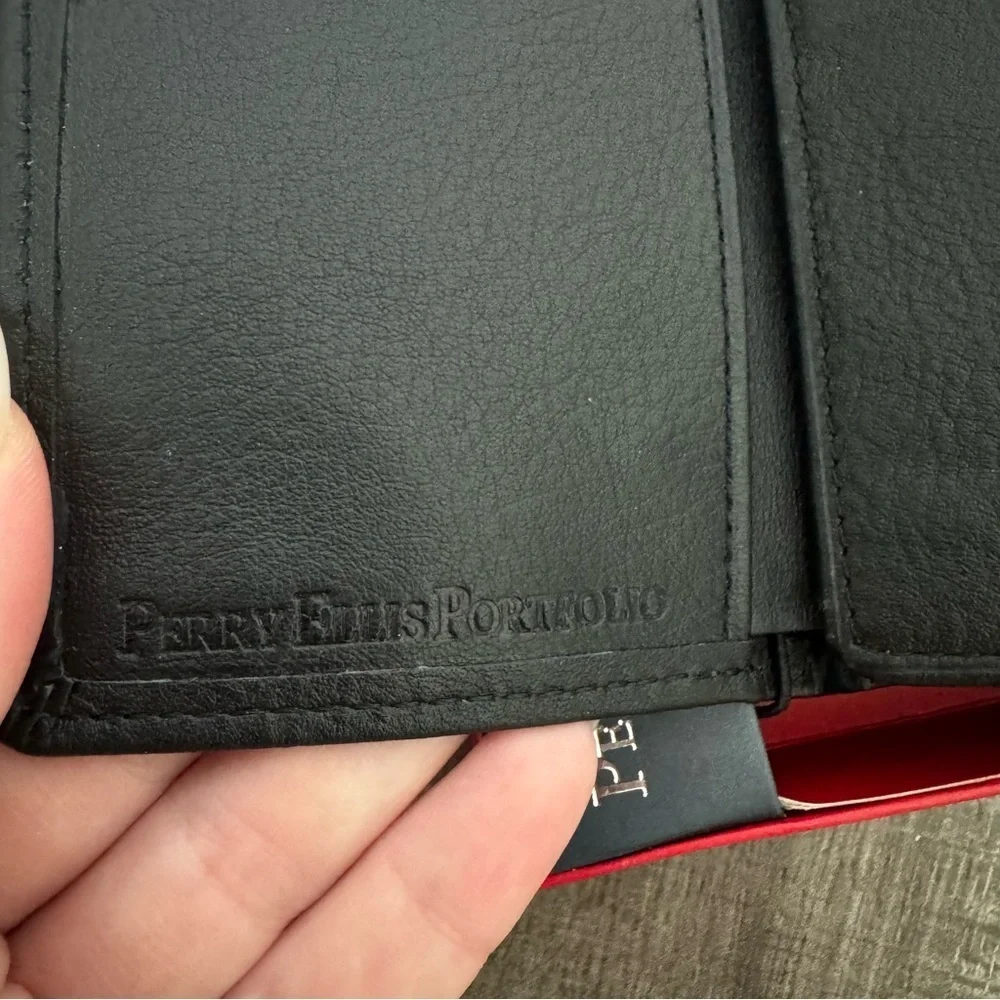 Perry Ellis Portfolio Trifold Wallet Genuine Leather Black NWT
